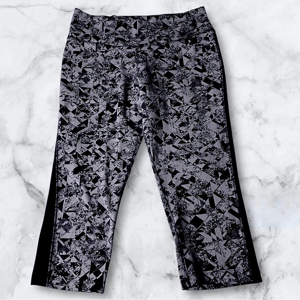 Nike Capri Women's Leggings. Large - Picture 3 of 8